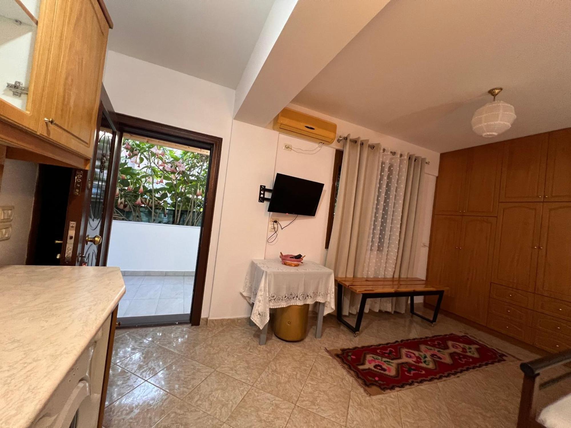 Apartment Erjon *